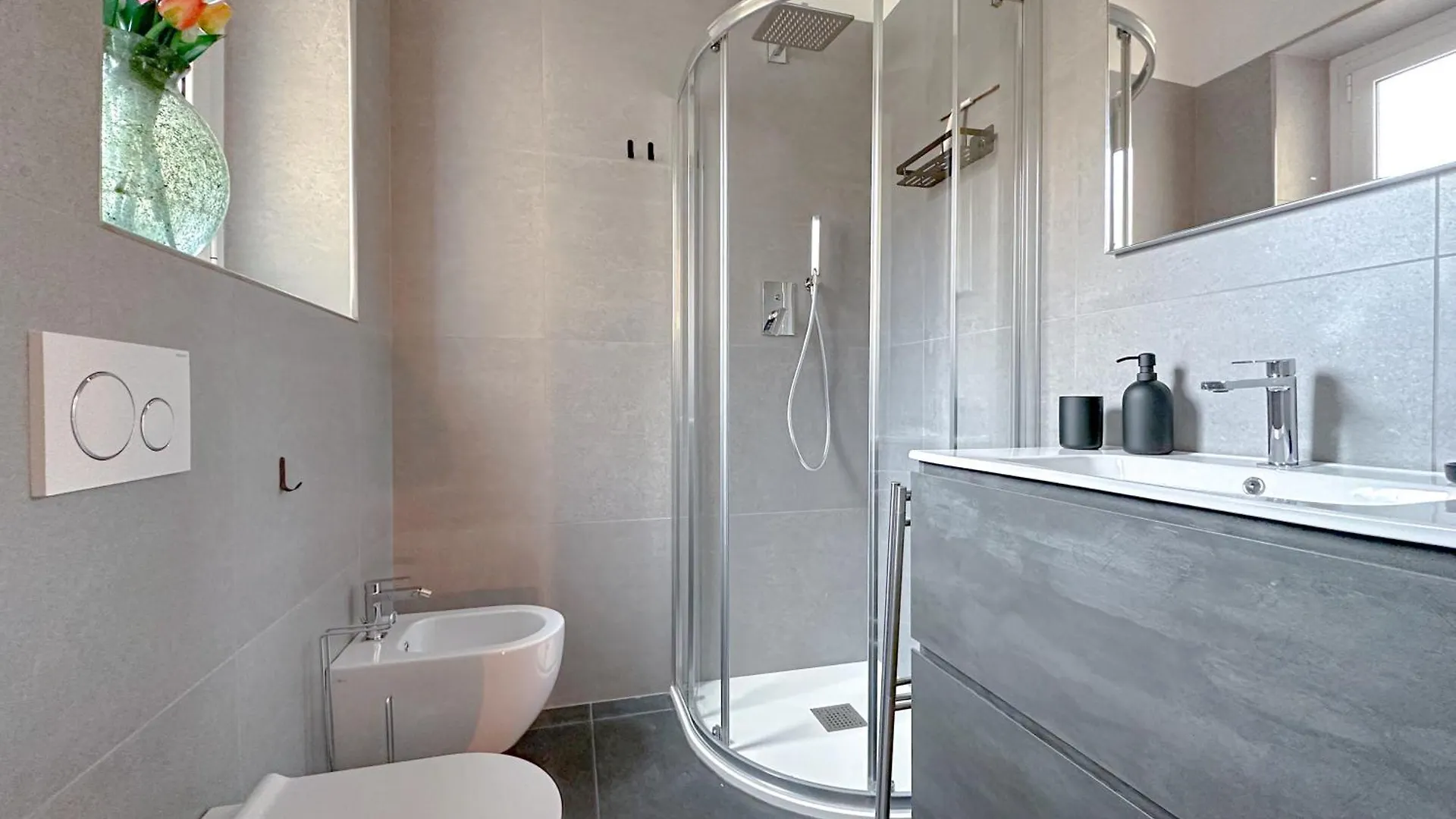 Apartment Meravigli Double Suite Duomo - 2 Camere - 5 Mins Da Duomo Milan Italy